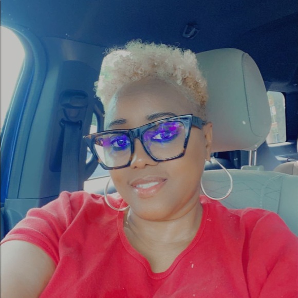 Meet your Posher, Pamela - Picture 1 of 1